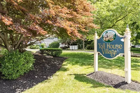 501 Auburn St #401, Whitman, MA 02382