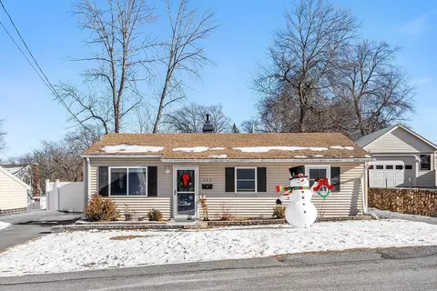 127 Thornton Ave, Lowell, MA 01852