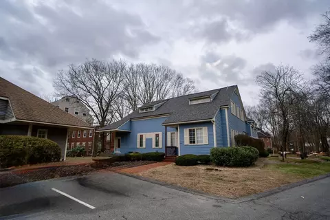 4 Strathmore Shire Dr #B, Uxbridge, MA 01569