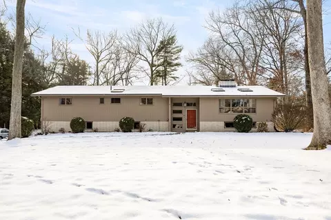 84 Brookhaven Dr, East Longmeadow, MA 01028