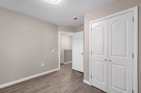 121-123 Putnam Cir, Springfield, MA 01104 photo 9