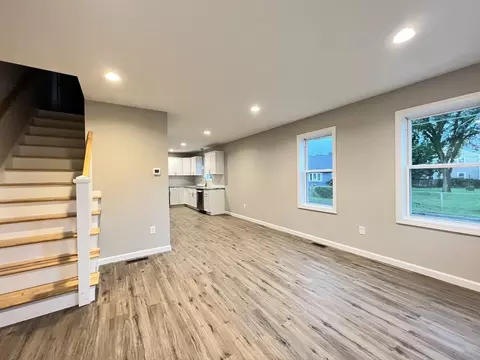 121-123 Putnam Cir, Springfield, MA 01104 photo 14