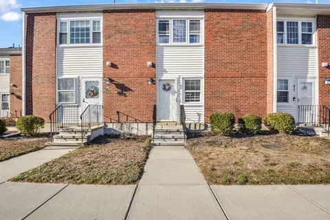 41 Foundry St #14-8, Easton, MA 02375