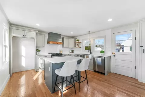 32 Cedar St, Fairhaven, MA 02719 photo 4