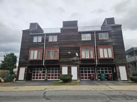 490 School #2, Lowell, MA 01851