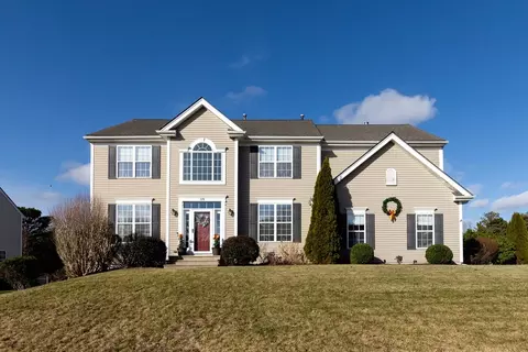 520 Raymond Rd, Plymouth, MA 02360