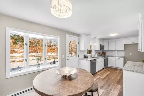 32 Debra Dr, Chicopee, MA 01020 photo 9
