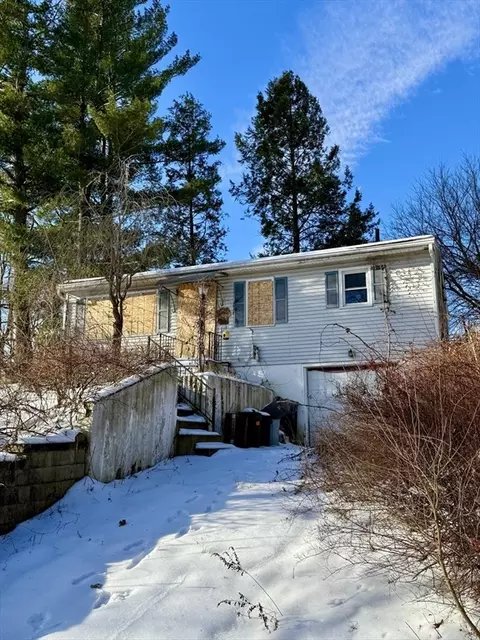 27 Fulton St, South Hadley, MA 01075