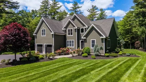 50 Elm St, Plympton, MA 02367