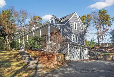 4 Robinwood Cir, Forestdale, MA 02644