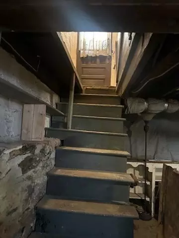 Entry Way - 15 Wayside Rd, Worcester, MA 01605 photo 1 of 1