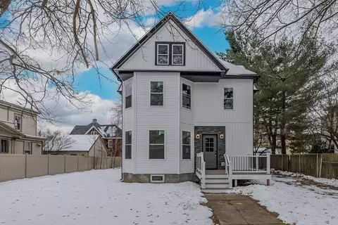 104 Lincoln St, Holyoke, MA 01040