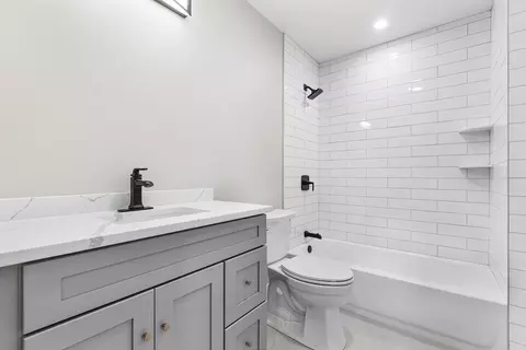 Bath - 43 High St #B, Gloucester, MA 01930 photo 2 of 2