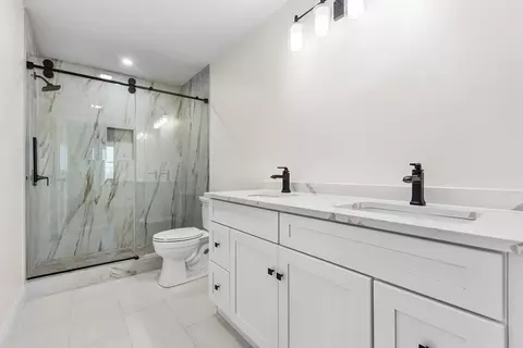 Bath - 43 High St #B, Gloucester, MA 01930 photo 1 of 2