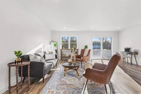 Living - 43 High St #B, Gloucester, MA 01930 photo 2 of 5