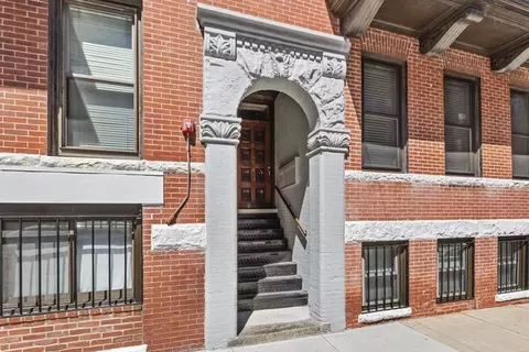 8 Battery St #8, Boston, MA 02109
