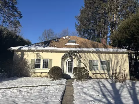61 Harrison Ave, Northampton, MA 01060