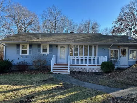 28 Bayberry Ln, Cohasset, MA 02025