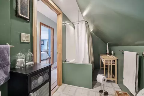 Bath - 39-41 Kinsman St, Everett, MA 02149 photo 2 of 3