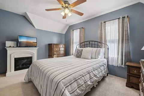 Bedroom - 39-41 Kinsman St, Everett, MA 02149 photo 4 of 7