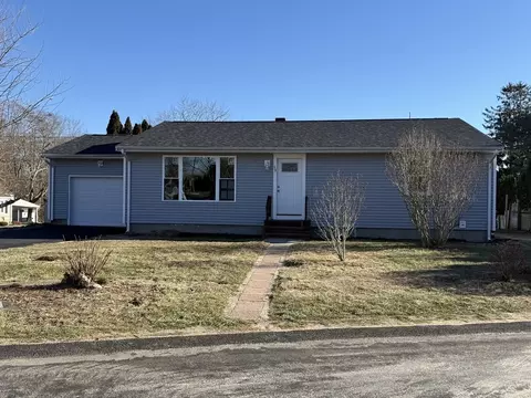 38 Gibson Ter, Dartmouth, MA 02747