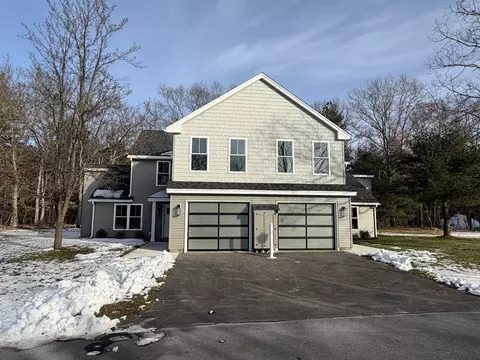 13 Barracks Rd #13, Hudson, MA 01749
