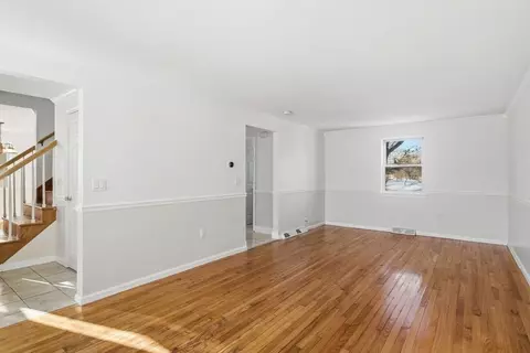 Living - 22 Pheasant Dr, Springfield, MA 01119 photo 4 of 5