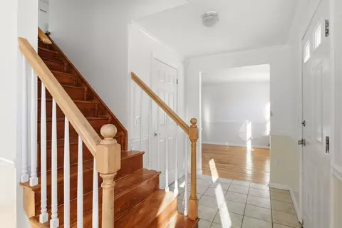Entry Way - 22 Pheasant Dr, Springfield, MA 01119 photo 2 of 3