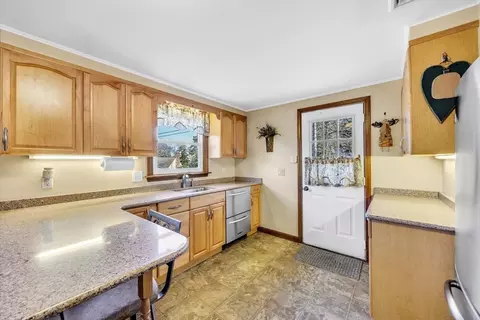 48 Maple St, Bourne, MA 02532 photo 4