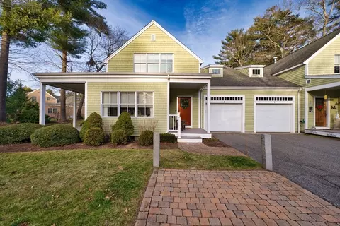 8 Hathaway Pond Cir #8, Rochester, MA 02770
