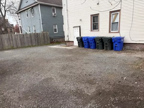 797 Carew St, Springfield, MA 01104 photo 4