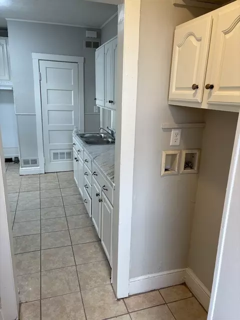 797 Carew St, Springfield, MA 01104 photo 23