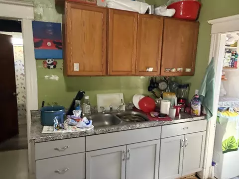797 Carew St, Springfield, MA 01104 photo 5