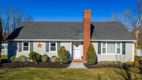 199 Quaker Ln, Acushnet, MA 02743