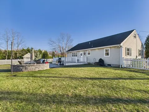 199 Quaker Ln, Acushnet, MA 02743 photo 5