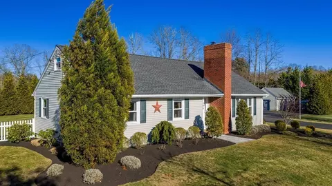 199 Quaker Ln, Acushnet, MA 02743 photo 2
