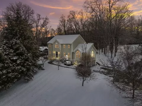 4 Barberry Ln, West Newbury, MA 01985