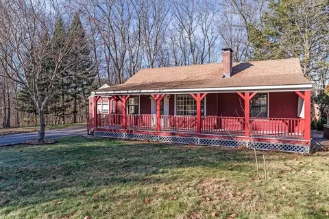 105 Metropolitan Park Ave, Seekonk, MA 02771