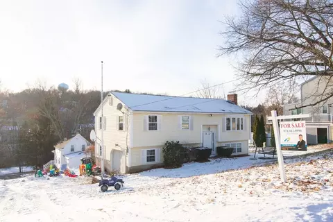 120 Amesbury St, Dracut, MA 01826