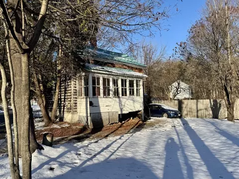 61 Woodmont Rd, Northampton, MA 01060