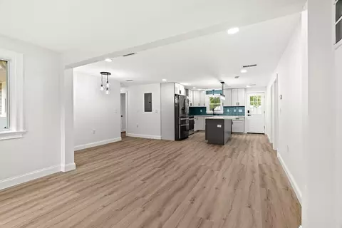 12 Exeter St, Danvers, MA 01923 photo 8