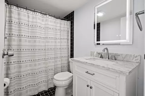 Bath - 159 Franklin #E6, Stoneham, MA 02180 photo 1 of 1