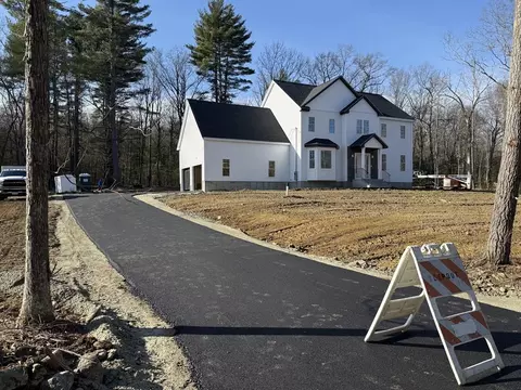 White Court, Douglas, MA 01516
