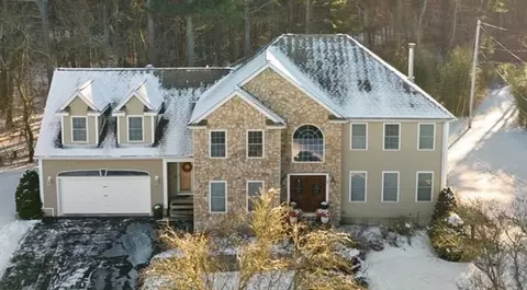 28 Beninati Farm Rd, Bridgewater, MA 02324