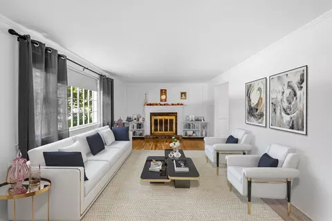 Living - 456 Gorwin Dr, Hanson, MA 02341 photo 4 of 5
