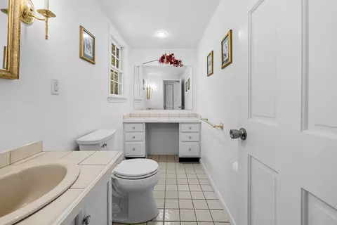 Bath - 456 Gorwin Dr, Hanson, MA 02341 photo 1 of 5