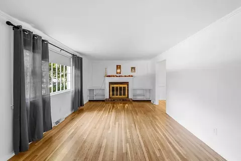 Living - 456 Gorwin Dr, Hanson, MA 02341 photo 3 of 5