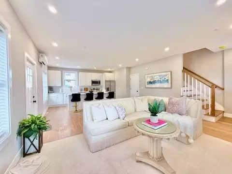 20 Broad St #1, Medway, MA 02053