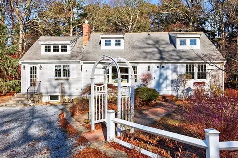 40 Viking Dr, Dennis, MA 02660