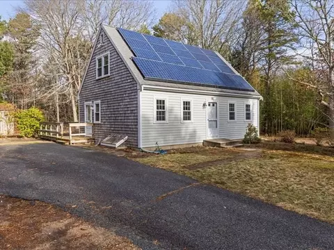 32 Willington Ave, Marstons Mills, MA 02648
